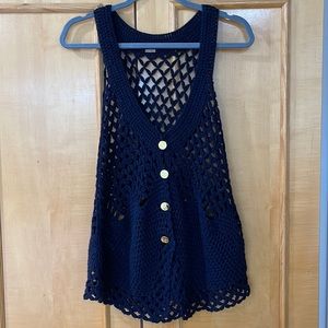 NWOT Free People S/M sleeveless crocheted navy vest 60% cotton gold buttons🍀🍀
